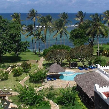 Hill Park Hotel - Tiwi Beach エクステリア 写真