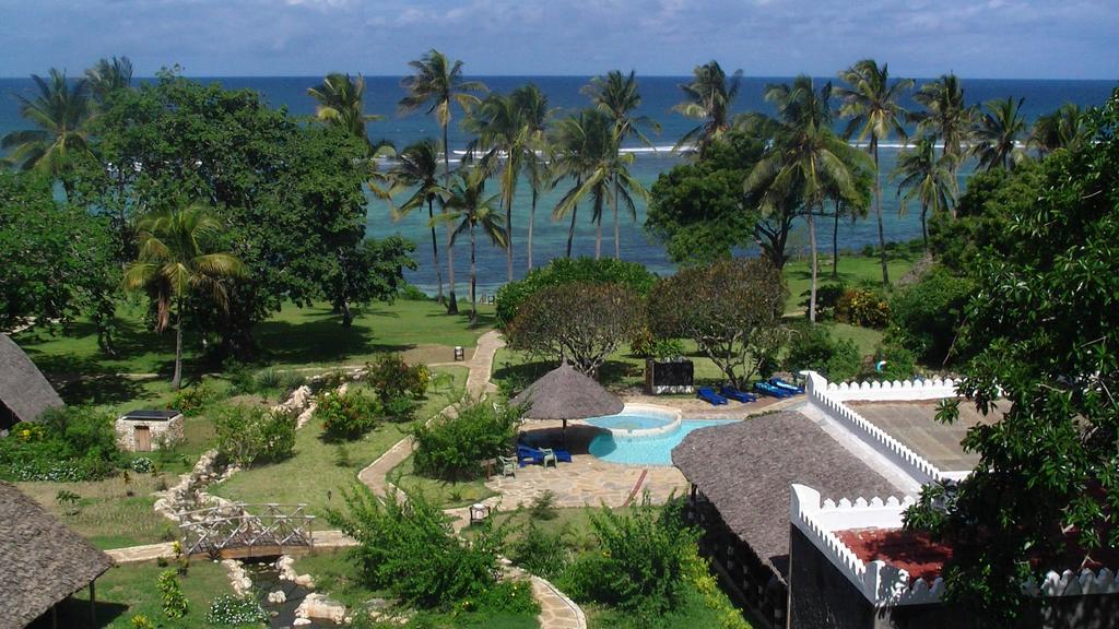 Hill Park Hotel - Tiwi Beach エクステリア 写真
