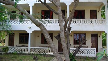 Hill Park Hotel - Tiwi Beach エクステリア 写真