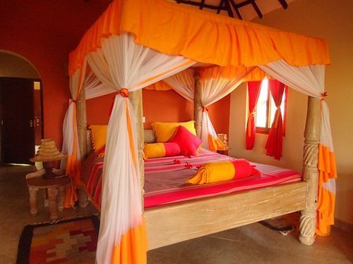 Hill Park Hotel - Tiwi Beach エクステリア 写真