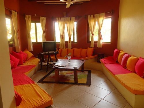 Hill Park Hotel - Tiwi Beach エクステリア 写真