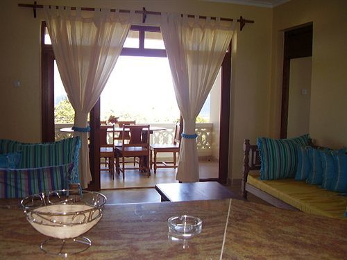 Hill Park Hotel - Tiwi Beach エクステリア 写真