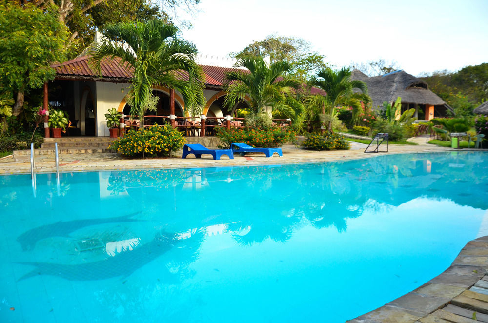 Hill Park Hotel - Tiwi Beach エクステリア 写真